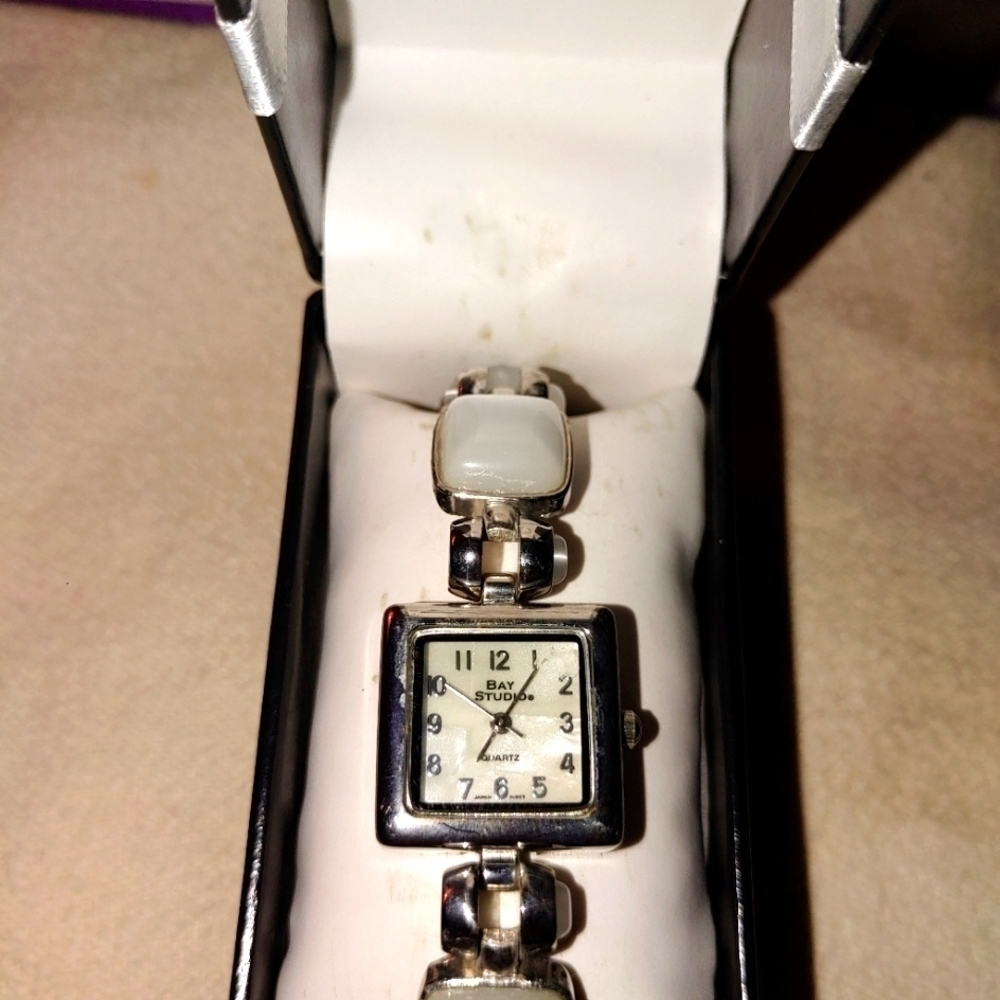 NEW BAY STUDIOS SILVER QUARTZ WATCH